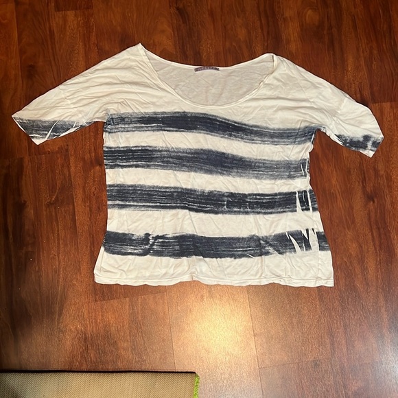 Velvet Tops - white and blue striped size medium lightweight t shirt